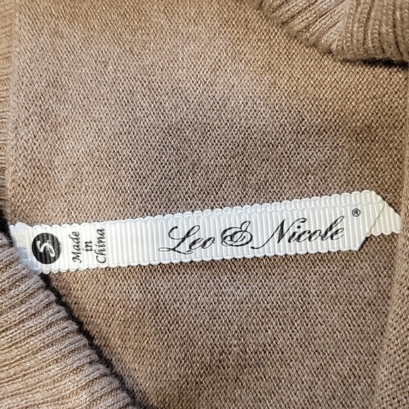 Leo & Nicole Size S Taupe Cowl Neck with Button Accent Pullover Sweater, GUC - Picture 11 of 12